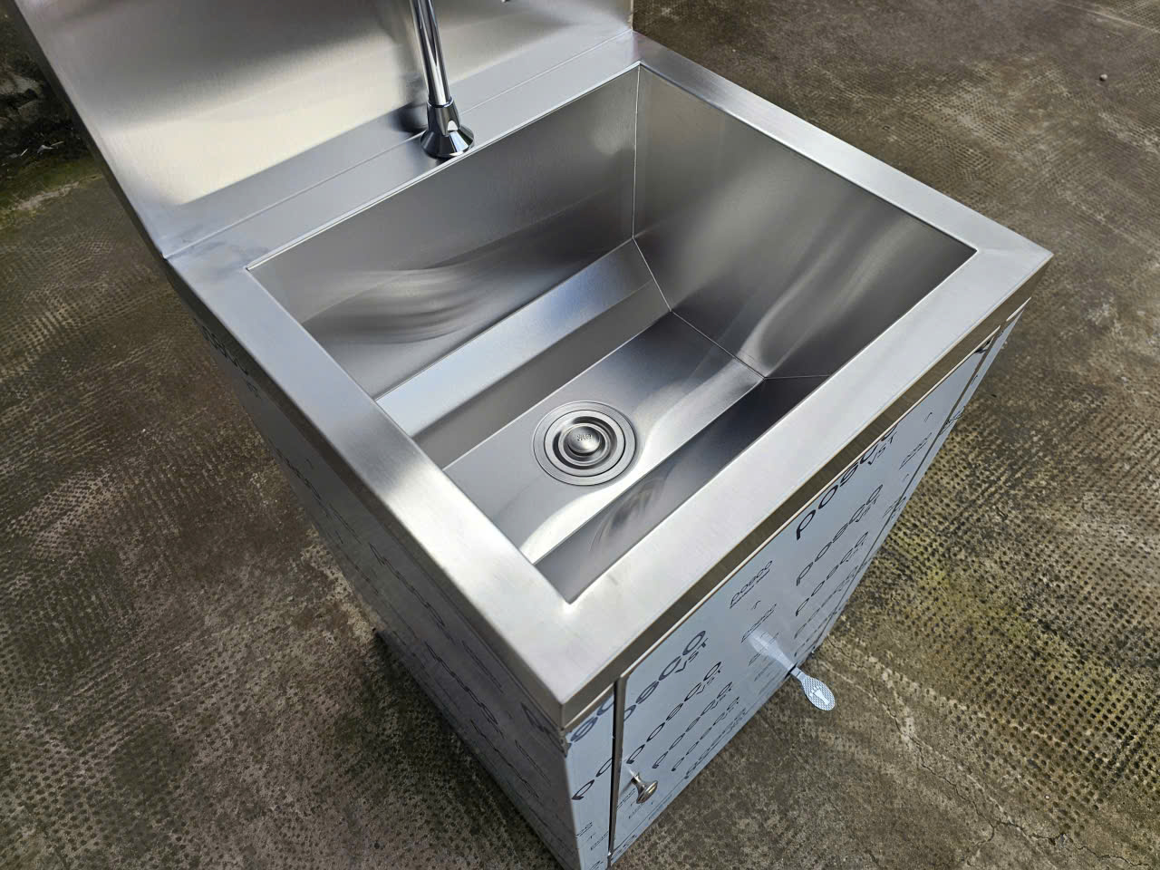 CÔNG TY TNHH SX TM INOX ANH KHÔI